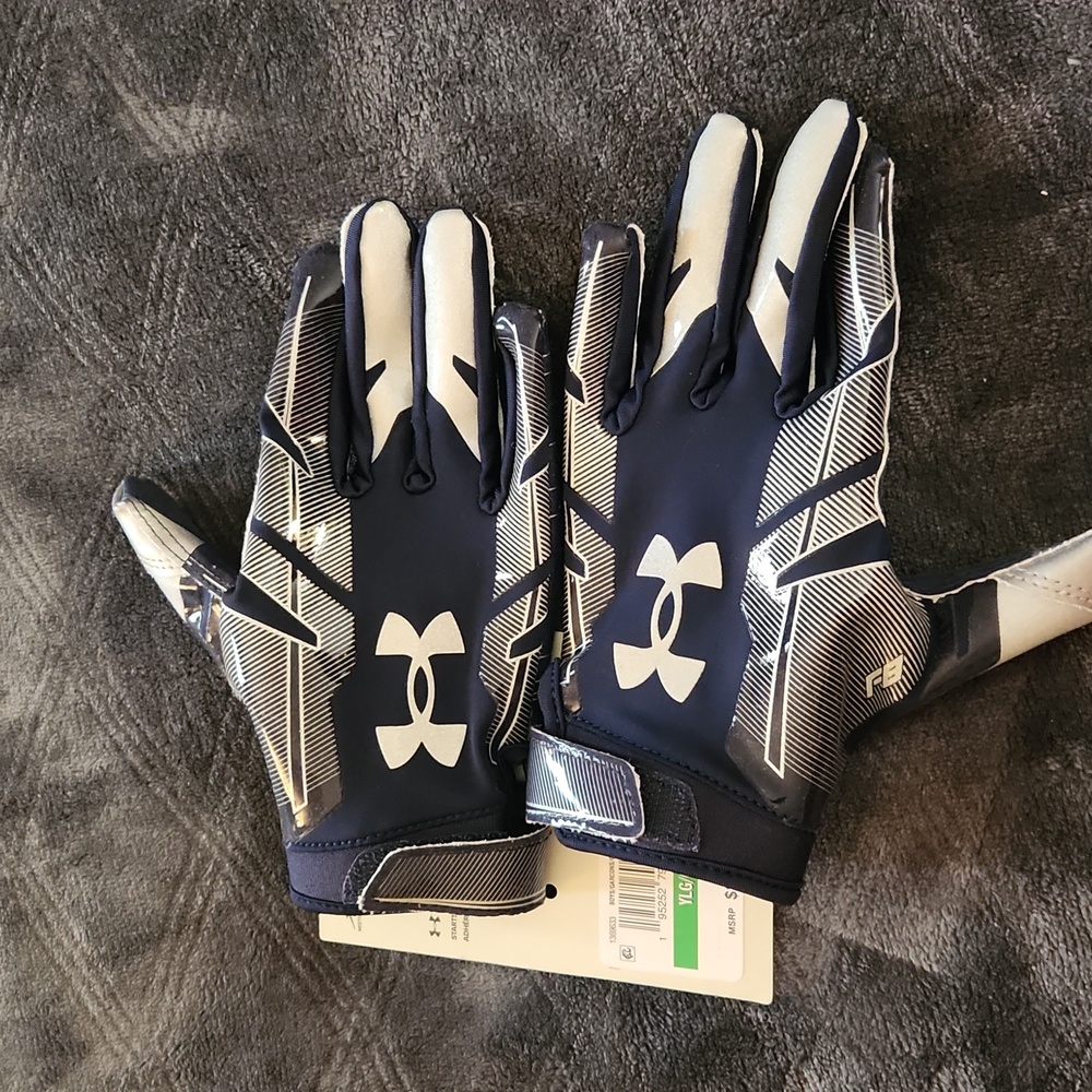 Boys Under Armour football gloves